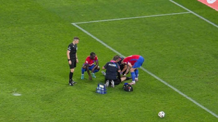 Fotbalistul FCSB s-a accidentat și a ieșit în lacrimi de pe teren. Reacția suporterilor