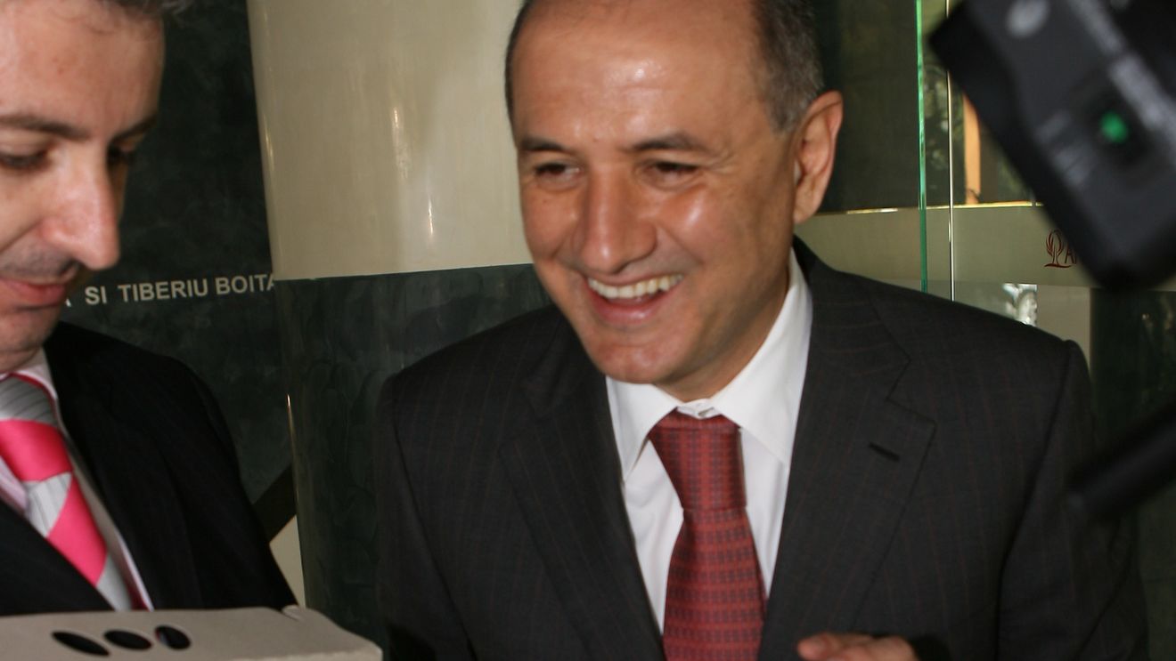 "Copos e bun pentru patiserii**, la diplomație, nu pentru fotbal!"