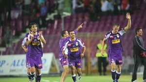 Fotbaliștii Timișoarei către Iancu: "Ne plătești!?"