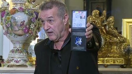 "Vreau să vă arăt cine sunt... până acum nu aveam voie!" FOTO Legitimația arătată de Gigi Becali în direct