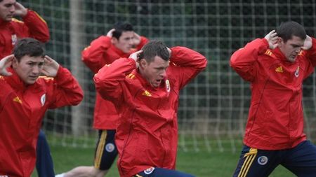 Pițurcă l-a chemat pe Curelea în locul lui Marius Niculae!** Vârful lui Dinamo acuză probleme medicale!