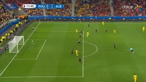 FOTO | Orbul găinilor sau rea intenție? Semnalizare eronată pentru ofsaid inexistent în minutul 72 și lanțul erorilor comise de cehul Kralovec a continuat