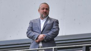 Cum i-a pedepsit Mihai Rotaru pe jucătorii Universității Craiova imediat după eșecul cu Farul! La ce a recurs patronul oltenilor și promisiunea făcută înaintea partidei | EXCLUSIV