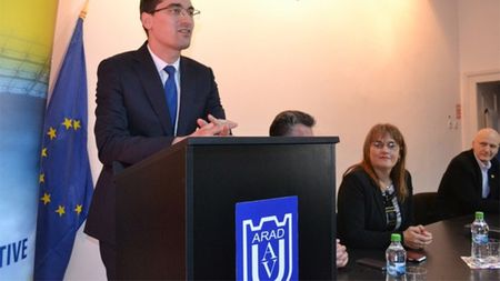 Răzvan Burleanu, în campanie în partea de Vest a țării. La Arad, actualul președinte FRF a premiat absolvenții cursului de management sportiv