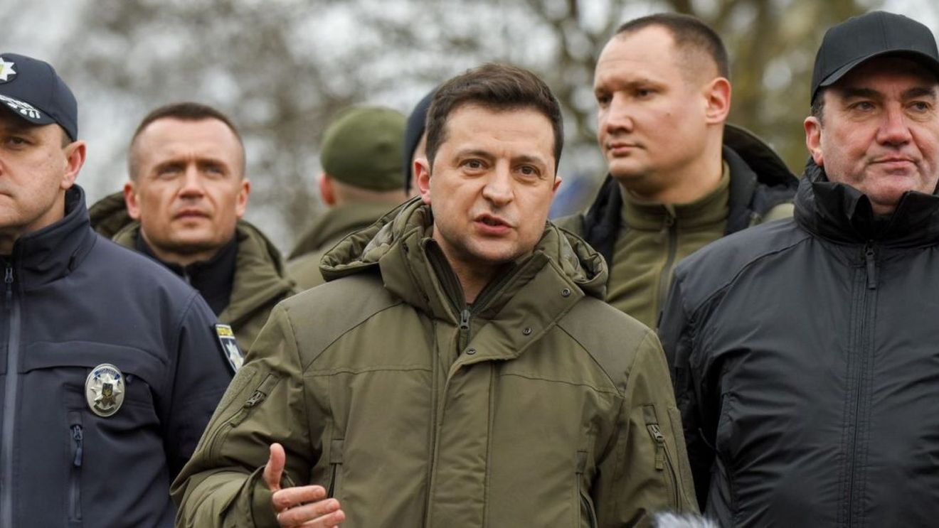 Eroul Volodimir Zelenski e un geniu al strategiei și a anunțat un salariu uriaș pentru fiecare om care apără Ucraina cu arma în mână! Imediat, un fost campion mondial la box s-a înrolat, urmând exemplul fraților Klitschko: „Cu suma asta îi vom plăti pe toți”