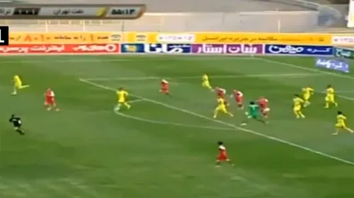 VIDEO | Portarul care aruncă mingea 50 de metri. Fază nebună în prima ligă din Iran