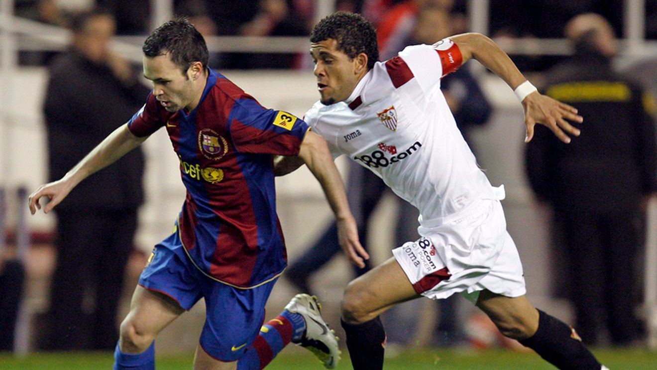 Agentul lui Alves confirmă interesul Barcelonei