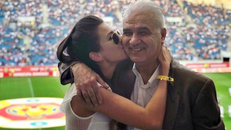 Fiica lui Anghel Iordănescu a confirmat ProSport. Fostul selecționer bănuiește că s-a infectat cu noul coronavirus. „Eu m-am autoizolat, la fel şi tata”