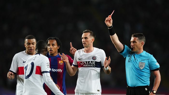 „E o ruşine! Scandal de proporții monumentale!”. Ziarele catalane au explodat împotriva lui Kovacs, după o altă fază controversată din Barcelona - PSG: nu a dat un penalty clar gazdelor!