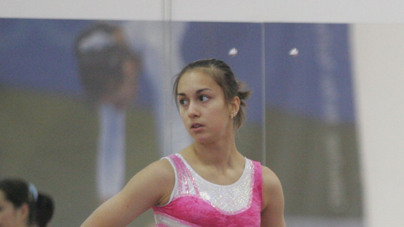 Fetele concurează, la echipe, în Grecia