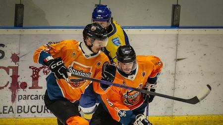 ACSH Gheorgheni și-a păstrat titlul. Harghitenii au câștigat campionatul la hochei chiar pe terenul rivalei Corona Brașov