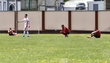 Şelimbărul se scufundă! ”Călăreţii roşii” coboară pe loc direct retrogradabil în Liga 3 după înfrângerea de acasă cu ”lanterna roșie” CS Tunari