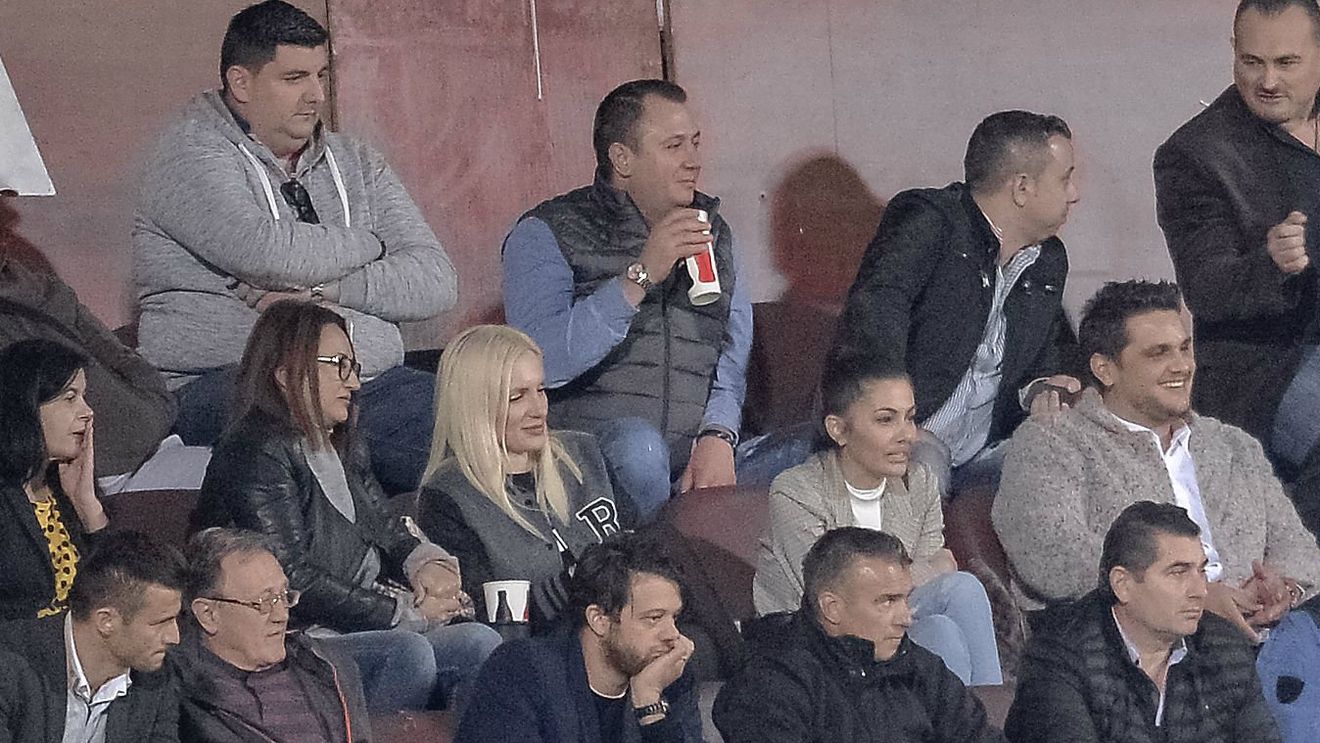 EXCLUSIV | Acționarul-fantomă: Victor Angelescu NU are acțiuni la "noul Rapid"! Omul prezentat cu zarvă mare drept proprietarul a 40% din club nu deține, în realitate, nimic. Vezi documentul cu adevărații patroni | Ce explicație are "acționarul"