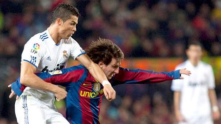 INCREDIBIL! Barcelona a fost la un pas să-l ia pe Ronaldo! CR7 putea fi coleg cu Messi, Iniesta și Xavi  Ce s-a întâmplat