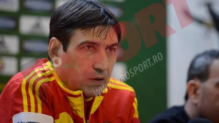 "Șansele sunt egale! Cine va câștiga, va lua o opțiune serioasă pentru ocuparea locului doi!"** Pe cine se bazează Pițurcă pentru postul de fundaș dreapta