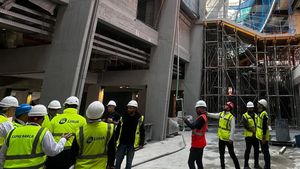 Ce condiții au avut, de fapt, muncitorii români care au reconstruit stadionul Camp Nou cu 1,5 miliarde de euro: „Hotel de trei stele, trei mese, ca pe șantier”