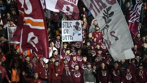 Galeria Rapidului, gest incredibil de furie împotriva fotbaliștilor lui Dan Șucu! Ce le-au făcut fanii jucătorilor, imediat după înfrângerea 1-3 cu Poli Iași!