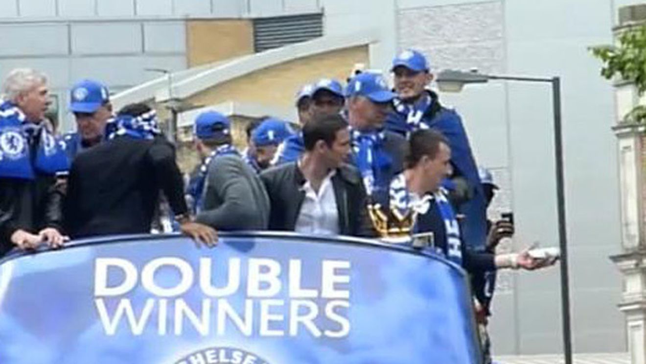 SUPER VIDEO Terry te învață cum să prinzi din zbor o cutie de bere