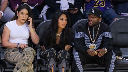 Floyd Mayweather a dat în judecată un ziarist şi publicația la care scrie şi a cerut despăgubiri de 100.000.000 de euro într-un mega-scandal imobiliar