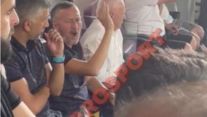 Imagini incredibile! Cum a trăit Meme Stoica umilința FCSB din Giuleşti! Ce nu s-a văzut la TV: a țipat şi a gesticulat lângă un politician din garda veche, afacerist apropiat de Gigi Becali! | VIDEO EXCLUSIV