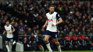 Englezii sunt sceptici în privința lui Radu Drăgușin: „Rămâne de văzut dacă va continua”