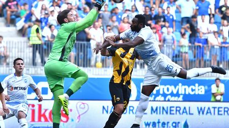 Craiova - AEK Atena 0-2. Calificarea e aproape jucată. Partidă mediocră făcută de olteni