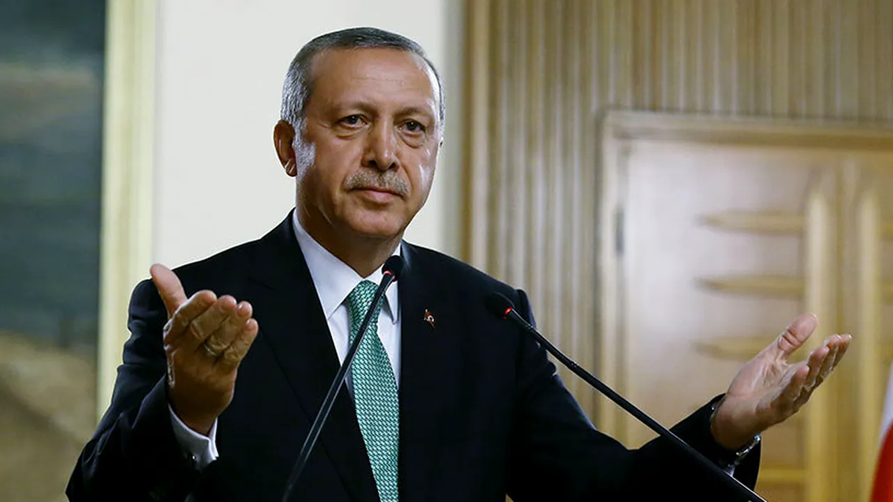 Noi măsuri controversate luate de Erdogan! Peste 100 de oficiali din fotbal au fost concediați și suspendați. Arda Turan și Fatih Terim, convocați la reședința președintelui Turciei