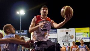 Visul american!** Livrează pizza la Ploiesti, joacă baschet la Miami sub ochii lui LeBron James