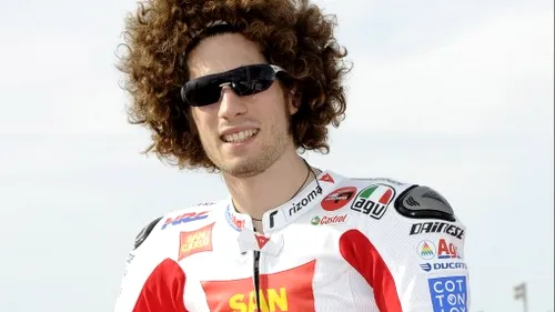 O placă de bronz în memoria lui Marco Simoncelli, dezvelită la Grand Prix-ul Malaysiei la MotoGP