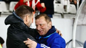 Dinamo - Oțelul Galați, ce nu s-a văzut la televizor. În ce lojă a ales să stea Mircea Lucescu, cum putea încasa Dinamo un gol stupid, de ce l-a scos din sărite arbitrul pe Zeljko Kopic, vizita surpriză a milionarilor în vestiarul „câinilor”. EXCLUSIV