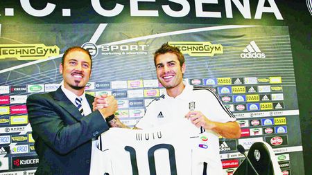 Cesena are "Briliant"!** Mutu a adunat 500 de fani la prezentarea oficială de la noul său club