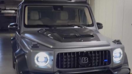 Aşa arată noul „monstrul” de 500.000 de euro al lui Adrian Mititelu jr! Fiul patronului de la FC U Craiova a spart banii tatălui său pentru un „tanc" nou-nouț, tunat de Brabus. GALERIE FOTO