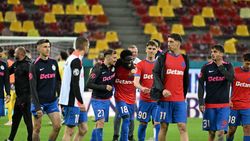 Gigi Becali s-a săturat și a răbufnit împotriva fotbaliștilor săi în dialogul cu Vali Moraru, Ilie Dumitrescu și Nicolae Dică: „Băi, voi sunteți nebuni?”