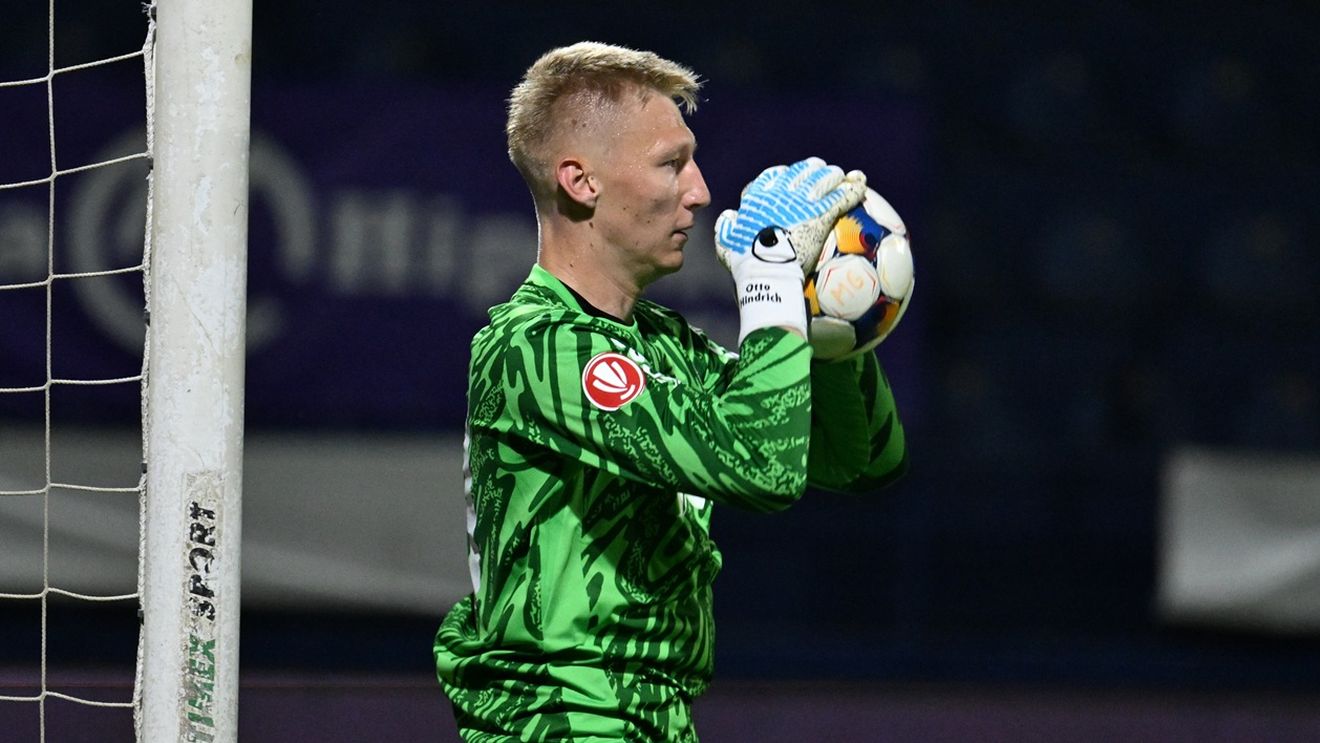 CFR Cluj și-a mai vândut un titular. Transferul definitiv al lui Otto Hindrich la Legia, oficializat