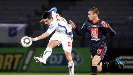 "Niculae e peste tot"