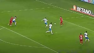 Penalty controversat primit de Chindia la Craiova! Oltenii au protestat vehement | VIDEO