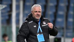 Marius Şumudică dă vina pe fotbaliştii Rapidului pentru sezonul ratat: "Mutu e slab, Bergodi e slab, Lennon e slab. Acum, şi Şumudică e slab"