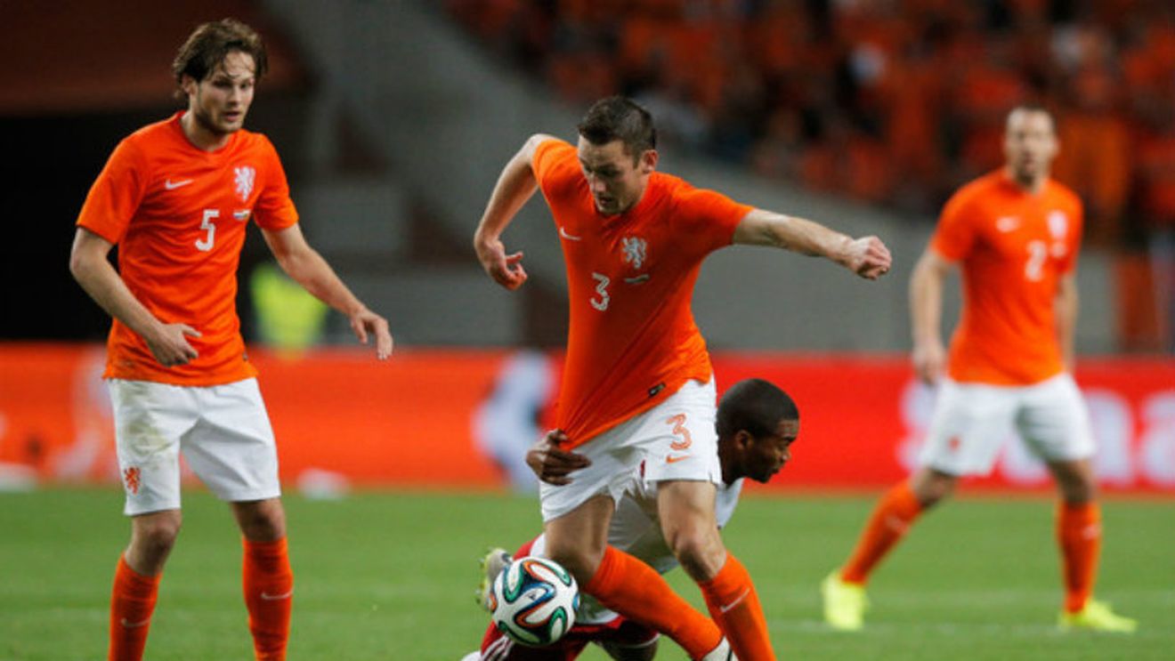 BarÃ§a intră pe "piața" olandeză! Catalanii îl vor pe colegul lui Ștefan Radu de la Lazio, plus un fotbalist de la Manchester United