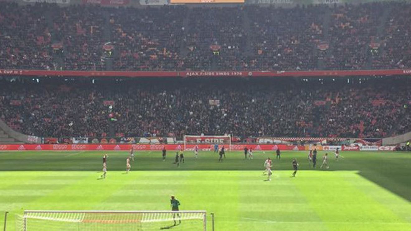 Un fan al lui PSV a depus plângere la Poliție împotriva arbitrului de la meciul Ajax - Utrecht. Următorul pas: dă federația olandeză în judecată