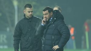Out o lună de la Rapid. Viorel Moldovan a vorbit despre diagnosticul dur: „Săracu', e urmărit de ghinion”. EXCLUSIV