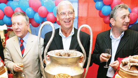 Emeric Ienei împlinește azi 84 de ani! Dezvăluie într-un interviu cum ar fi putut câștiga Steaua finala de la Sevilla în doar 90 de minute de joc