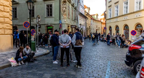 S-a dat ordinul de luni, 14 Octombrie. Este interzis între orele 22.00 şi 6.00