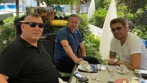 Șoc în lumea interlopă: prietenul lui Adi Mutu a fost împușcat în cap de un rival! Morcov l-a „executat” pe Nuredin Beinur în fața unui restaurant, după ce acesta îl înjurase