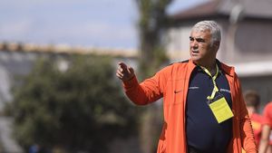 ”Satelitul” din Liga 2 al FCSB-ului, la o nouă victorie, una care îi poate fi fatală lui Florentin Petre. Leo Strizu: ”Avem plusul că avem o echipă tânără și anumiți jucători chiar promit”