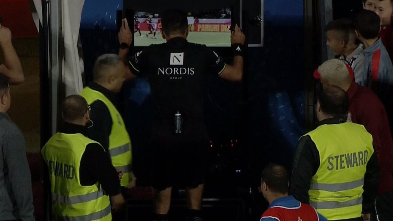 Prima fază controversată cu VAR din istoria Superligii a fost una de coșmar pentru Rapid! Cristi Bălgrădean, eroul lui CFR Cluj | VIDEO