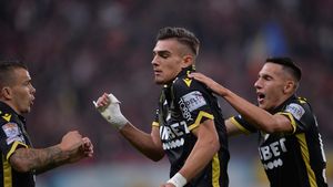 Dinamo confirmă la „spartul târgului” transferul lui Denis Ciobotariu la CFR Cluj: „Îi urăm succes”