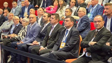 Azi se decide cine va fi președinte la FR Handbal! 242 de participanți intră în cabinele de vot