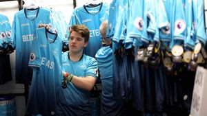 Lovitură dată de sponsorul naționalei, Joma! FOTO | Tricouri spectaculoase pentru primul club din Premier League aflat sub contract