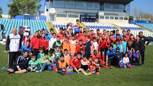 De Paști, liber la distracție pentru "oțelari". Jucătorii au ciocnit ouă cu suporterii