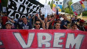 Fanii vor să-l convingă pe Dumitrescu să nu semneze!** "Oricine ar veni, nu va avea susținerea noastră"